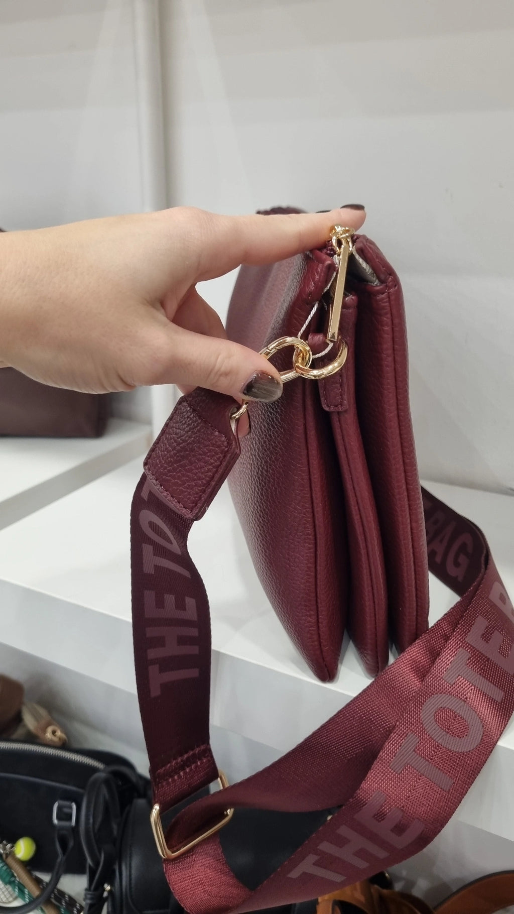 Tote triple compartment crossbody bag in burgandy