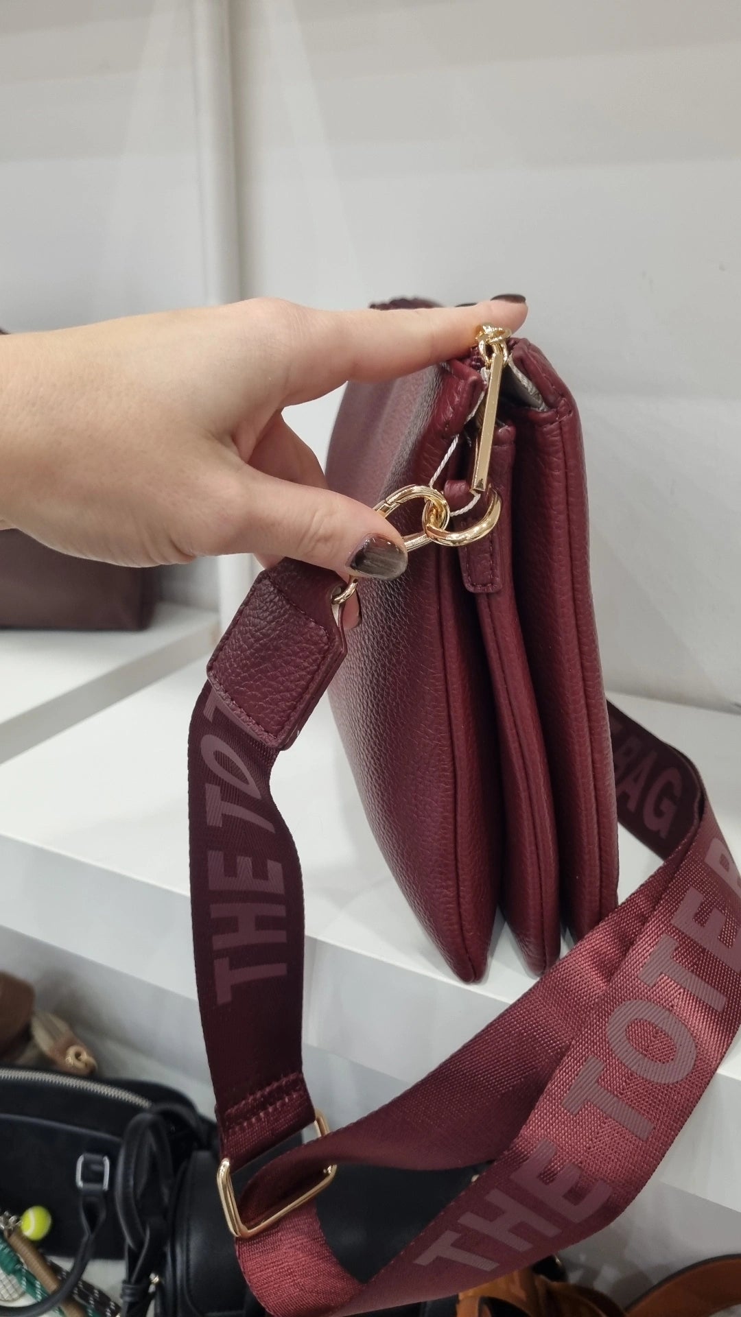Tote triple compartment crossbody bag in burgandy