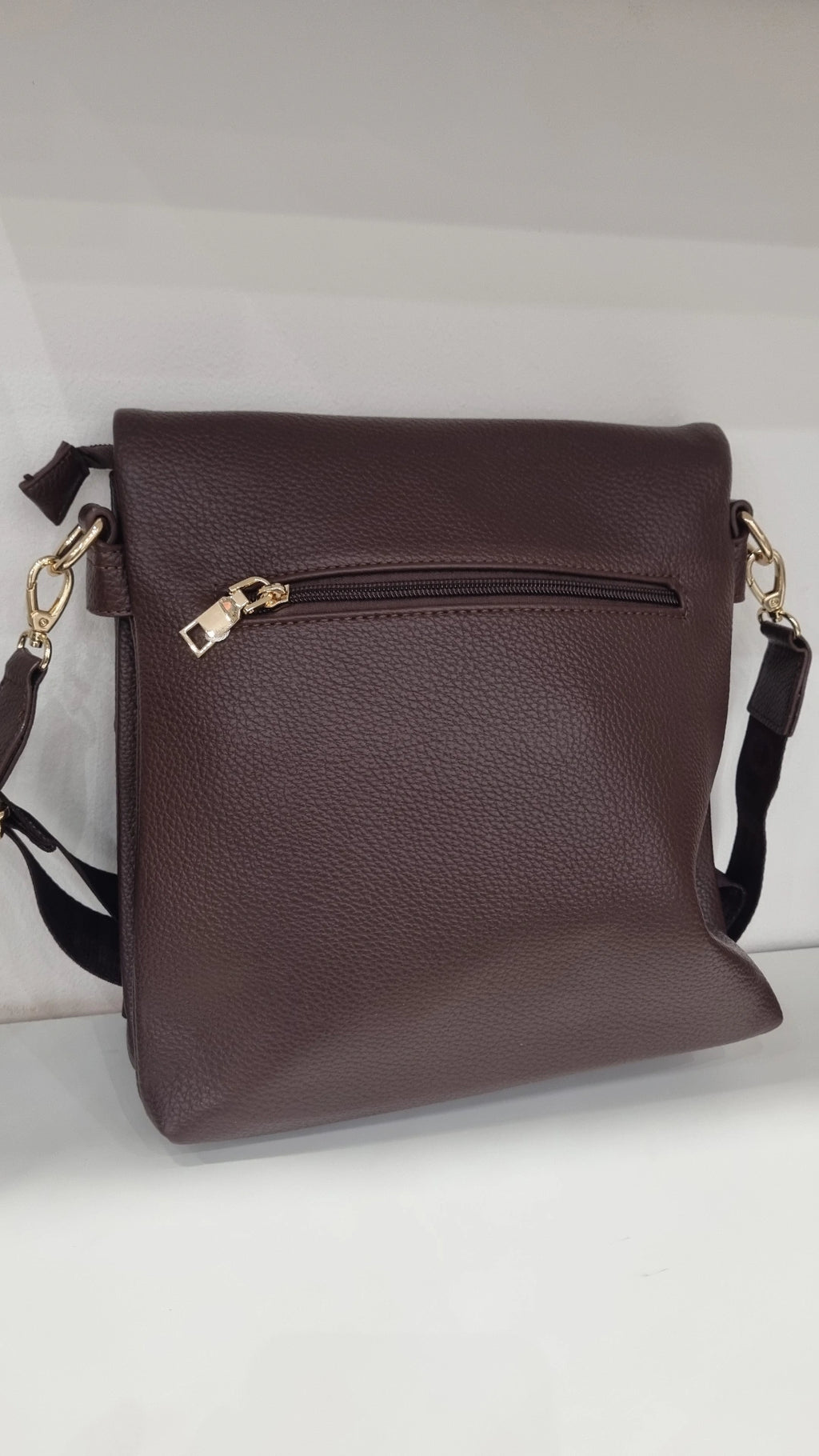 Tote folded messenger bag in chocolate brown