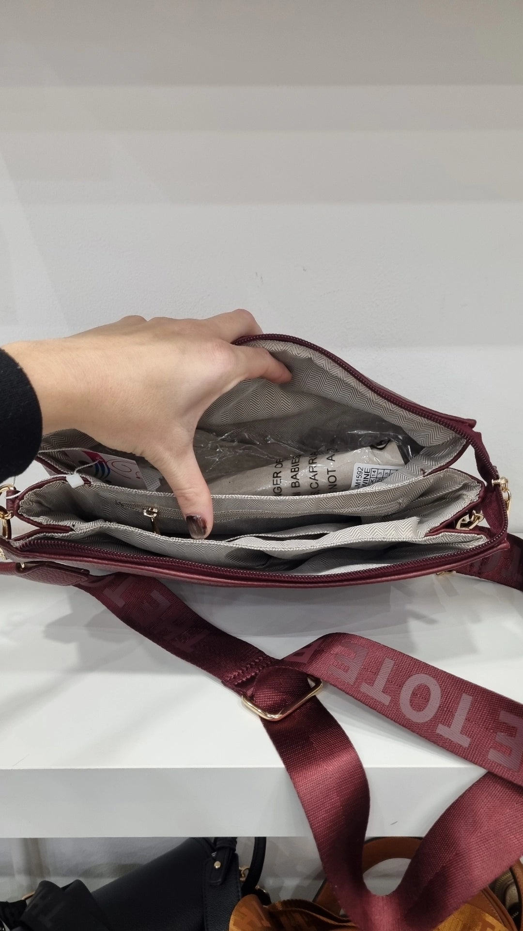 Tote triple compartment crossbody bag in burgandy