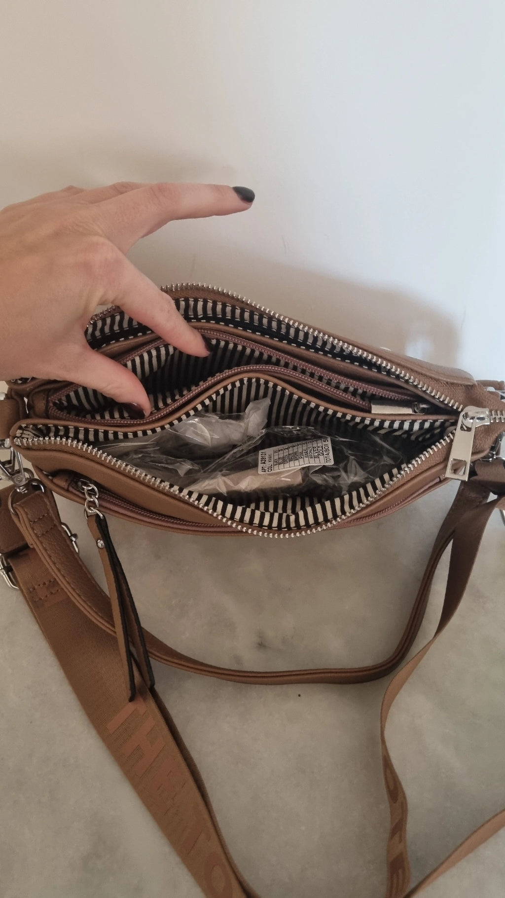 Tote 5 compartment crossbody bag in beige