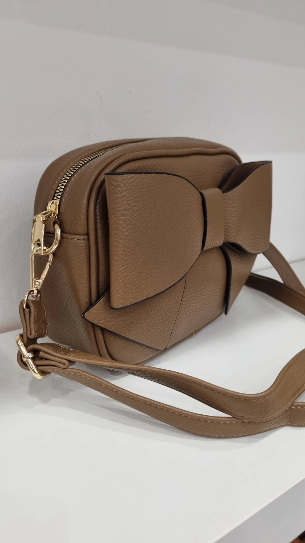 Bow detail crossbody camera bag in beige