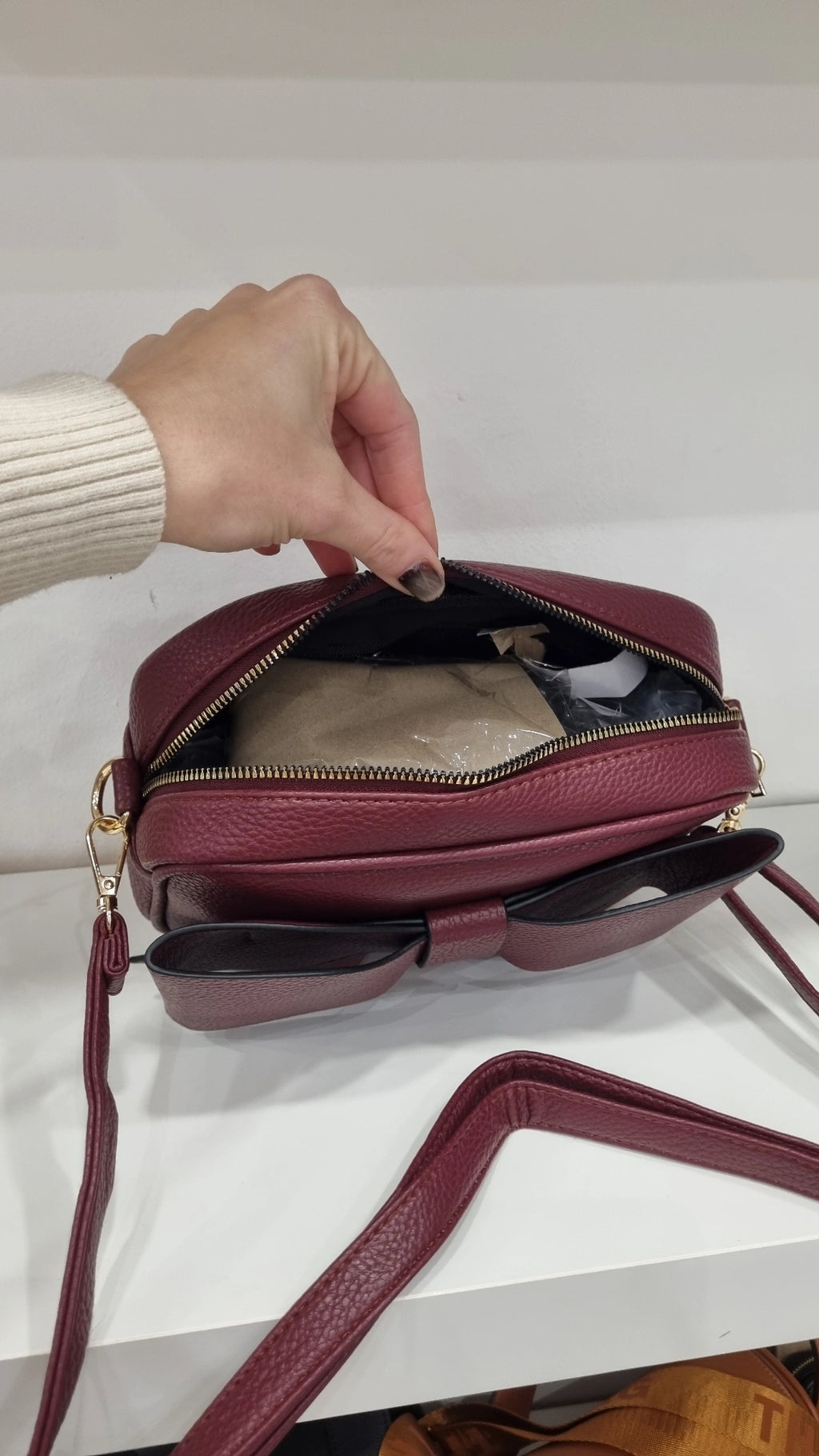 Bow detail crosbsody camera bag in burgandy