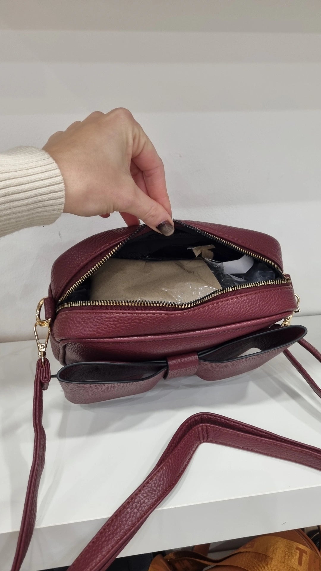 Bow detail crosbsody camera bag in burgandy