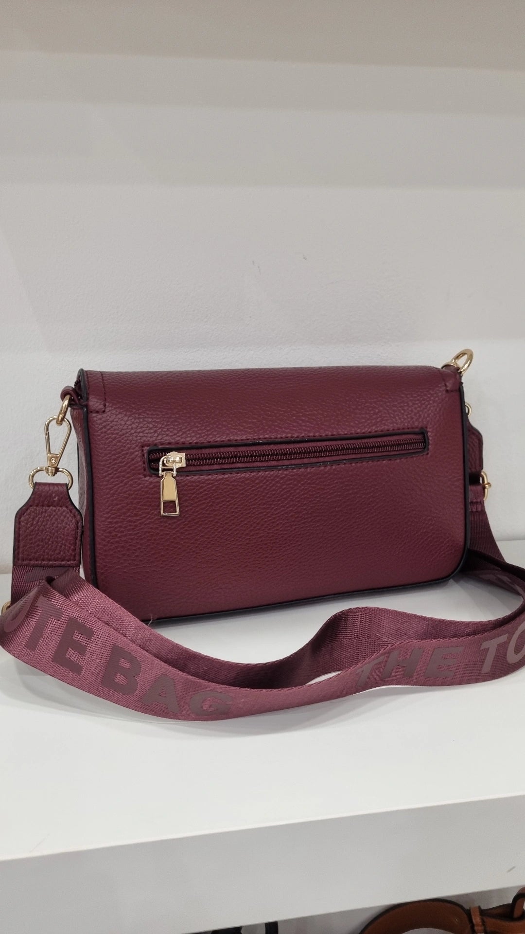 Tote crossbody bag in burgandy