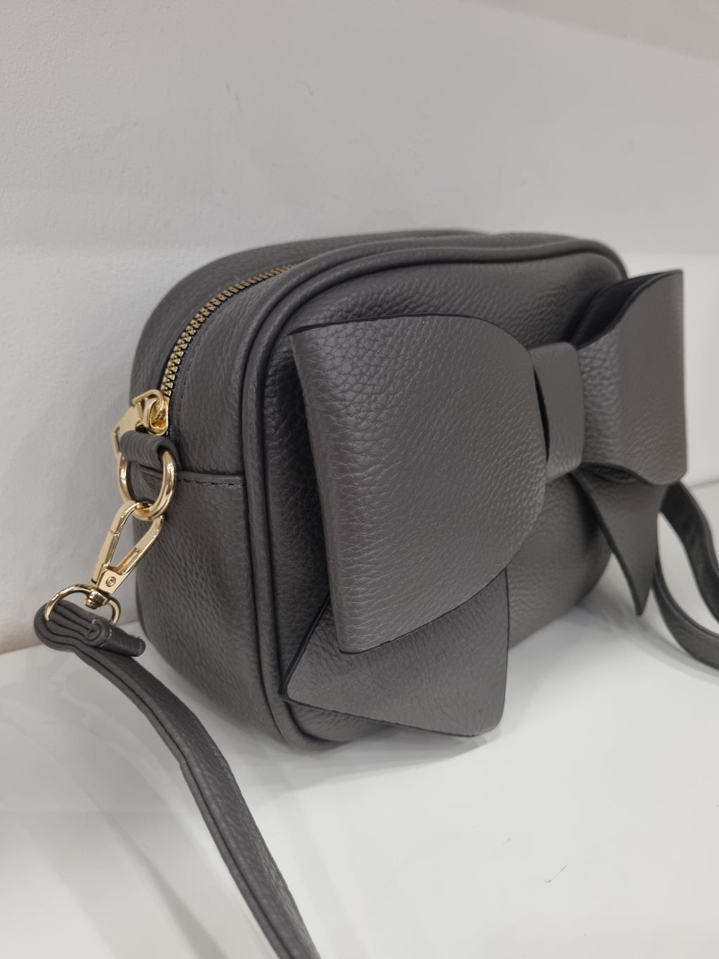 Bow detail crossbody bag in grey