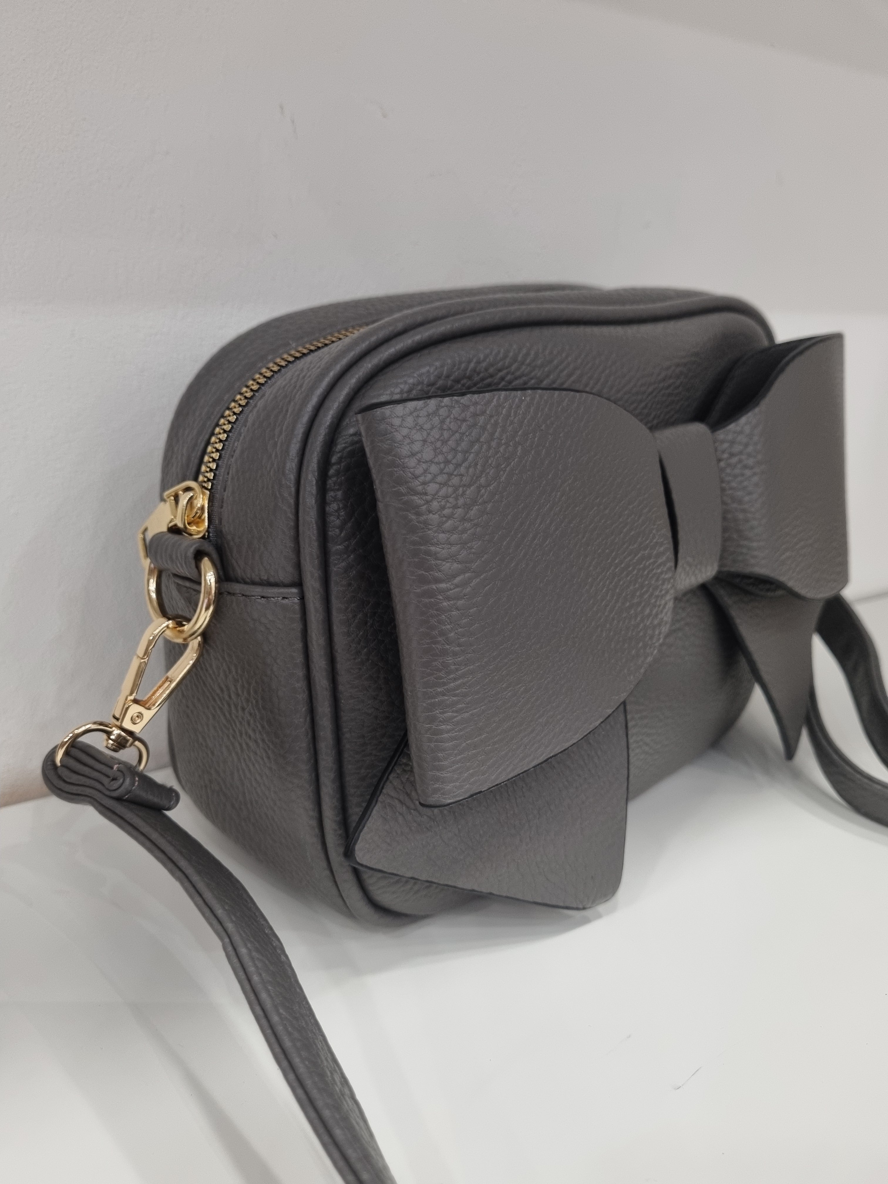 Bow detail crossbody bag in grey