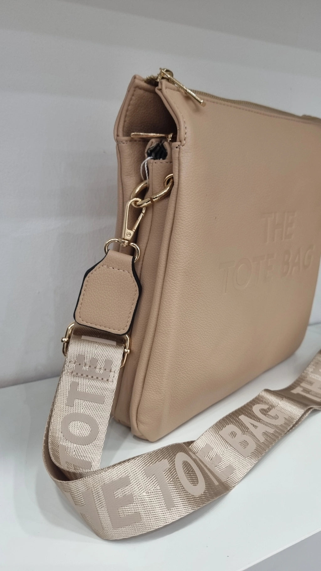 Tote messenger compartment bag in apricot