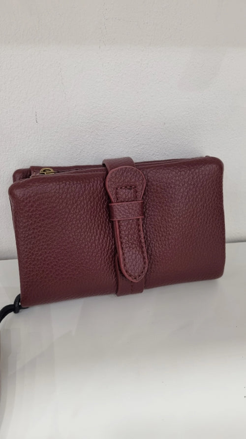 Bifold medium size wristlet purse in burgandy