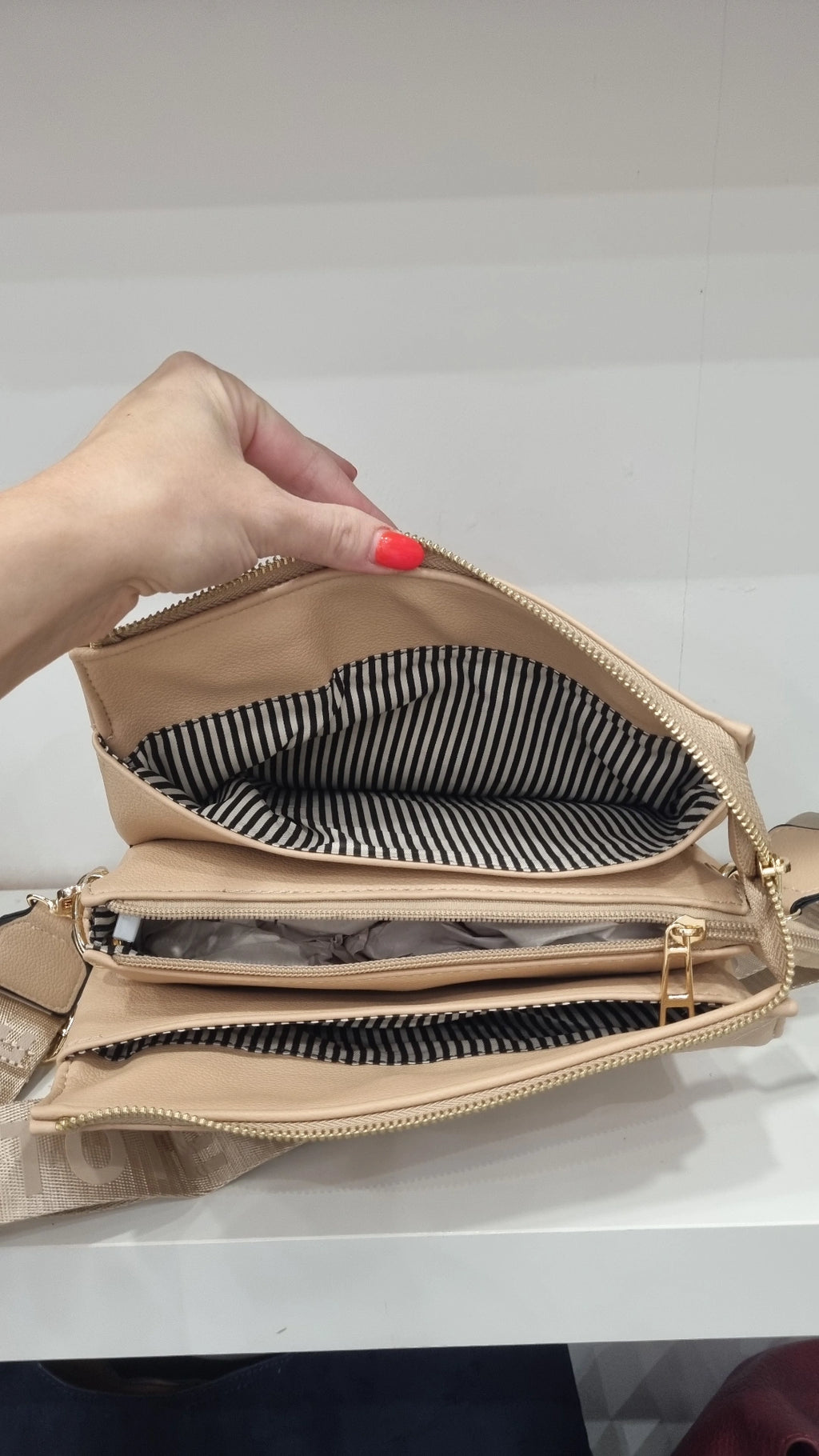 Tote messenger compartment bag in apricot