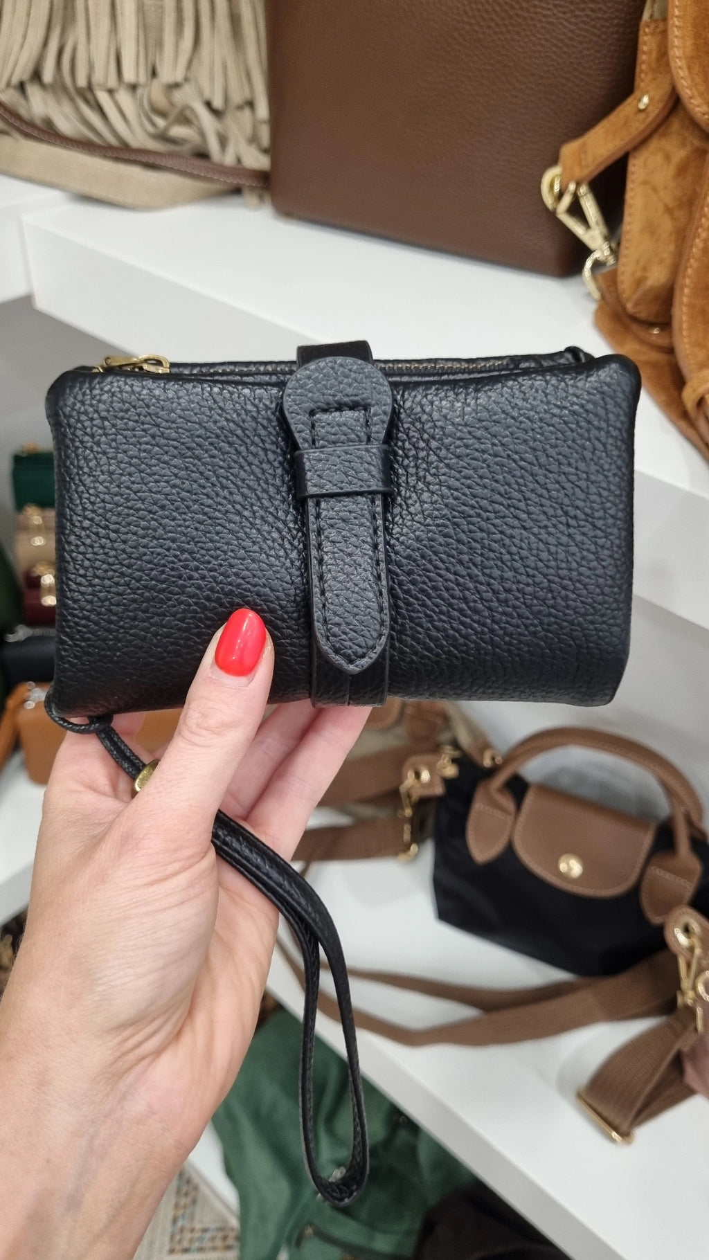 Bifold medium wristlet purse black