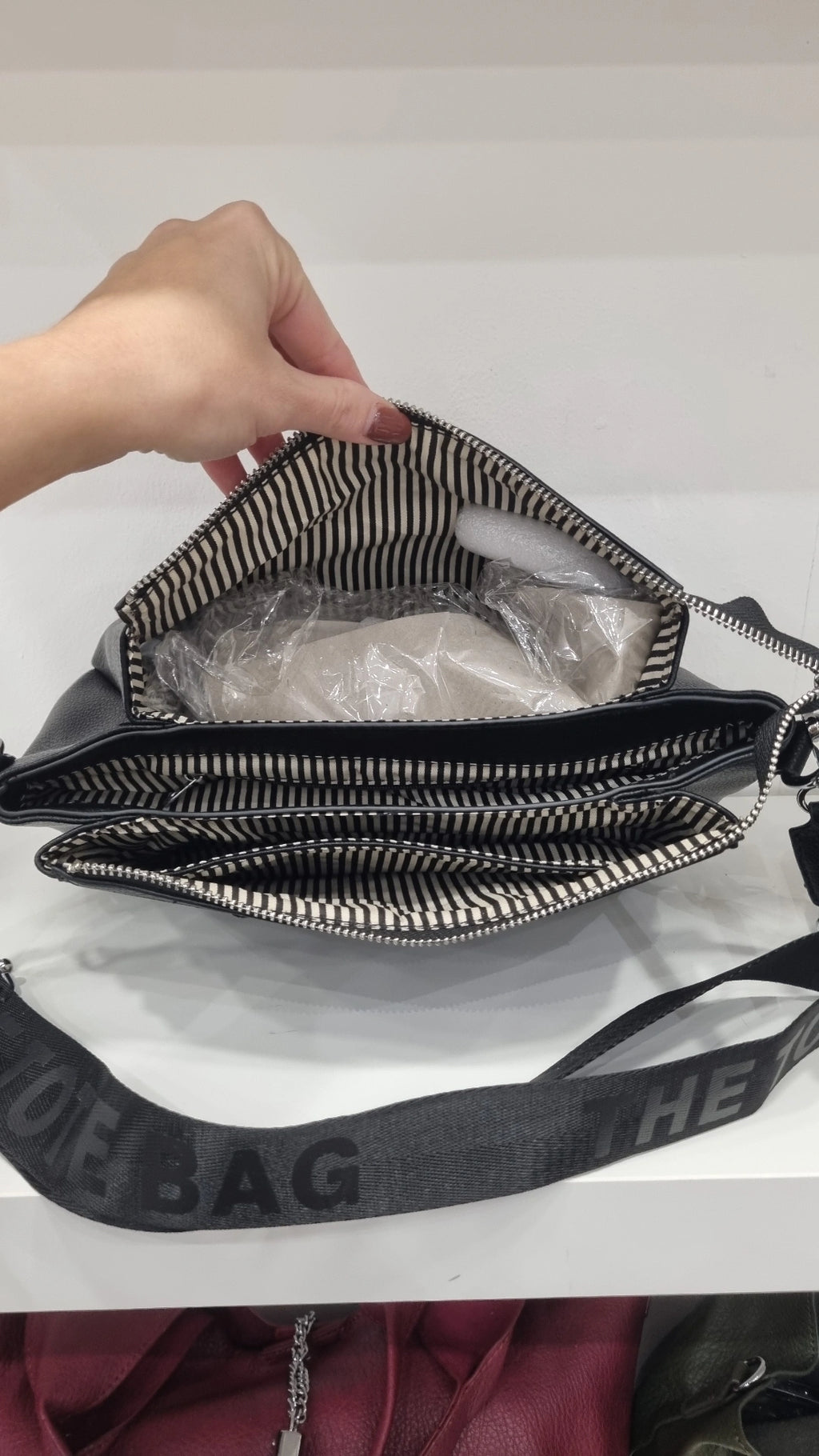 Tote crosbsody bag triple compartment in black