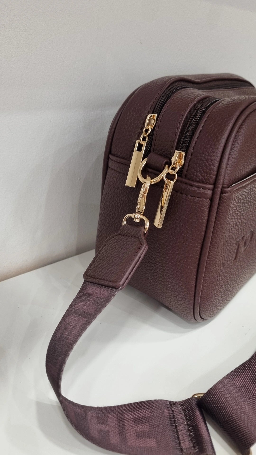 Tote camera bag in chocolate brown
