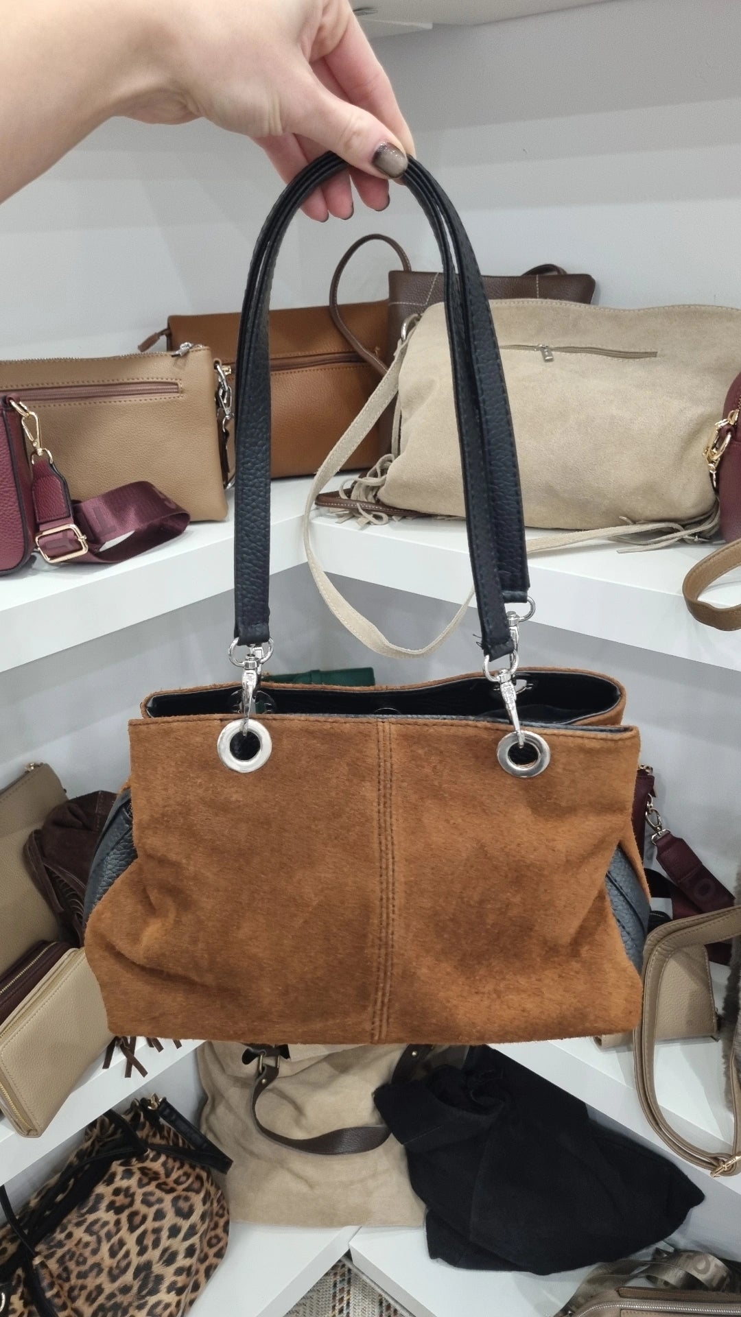 Genuine italian Leather shoulder bag in chestnut