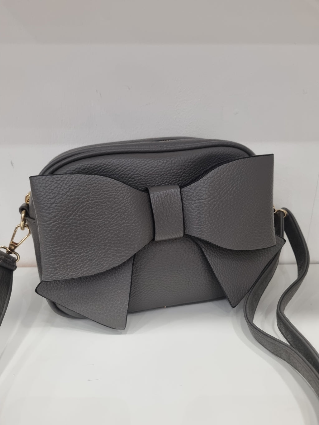 Bow detail crossbody bag in grey