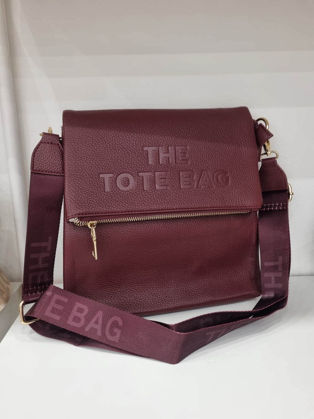 Tote messenger crosbsody in burgandy