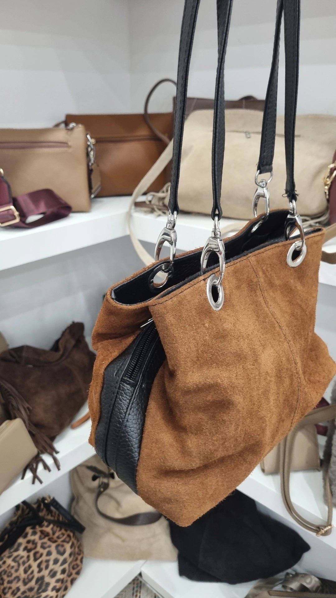Genuine italian Leather shoulder bag in chestnut