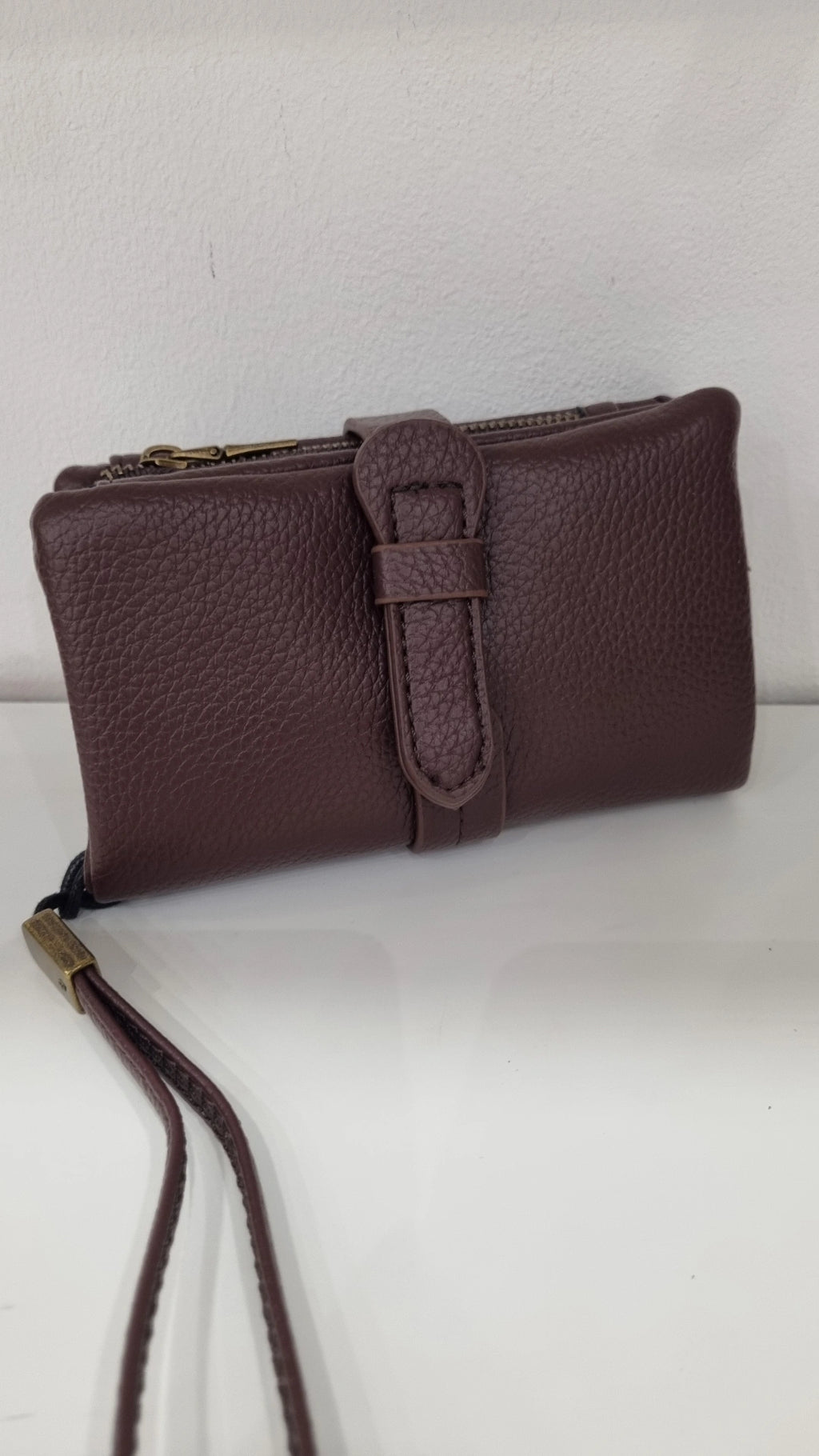 Bifold medium size wristlet purse chocolate brown