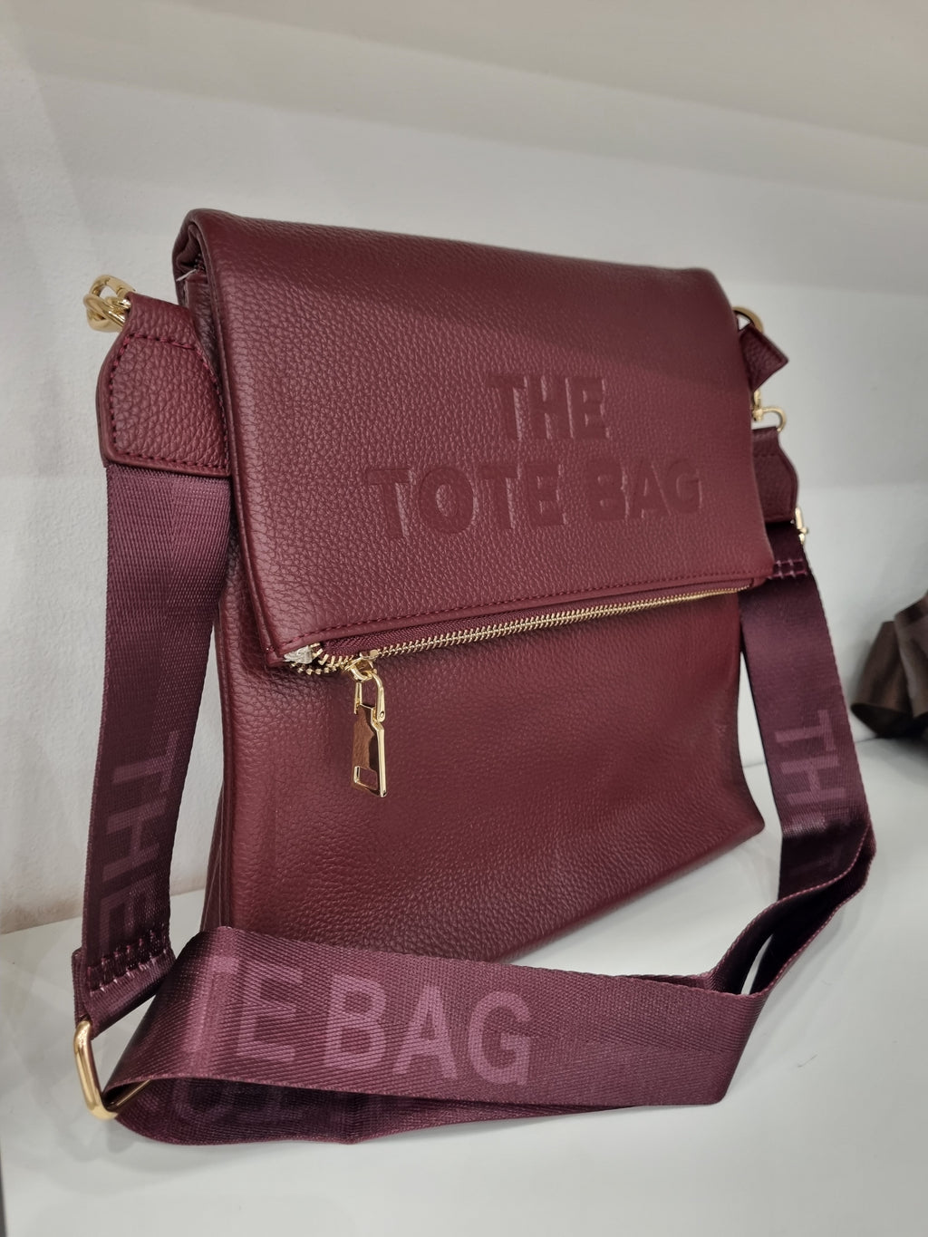 Tote messenger crosbsody in burgandy